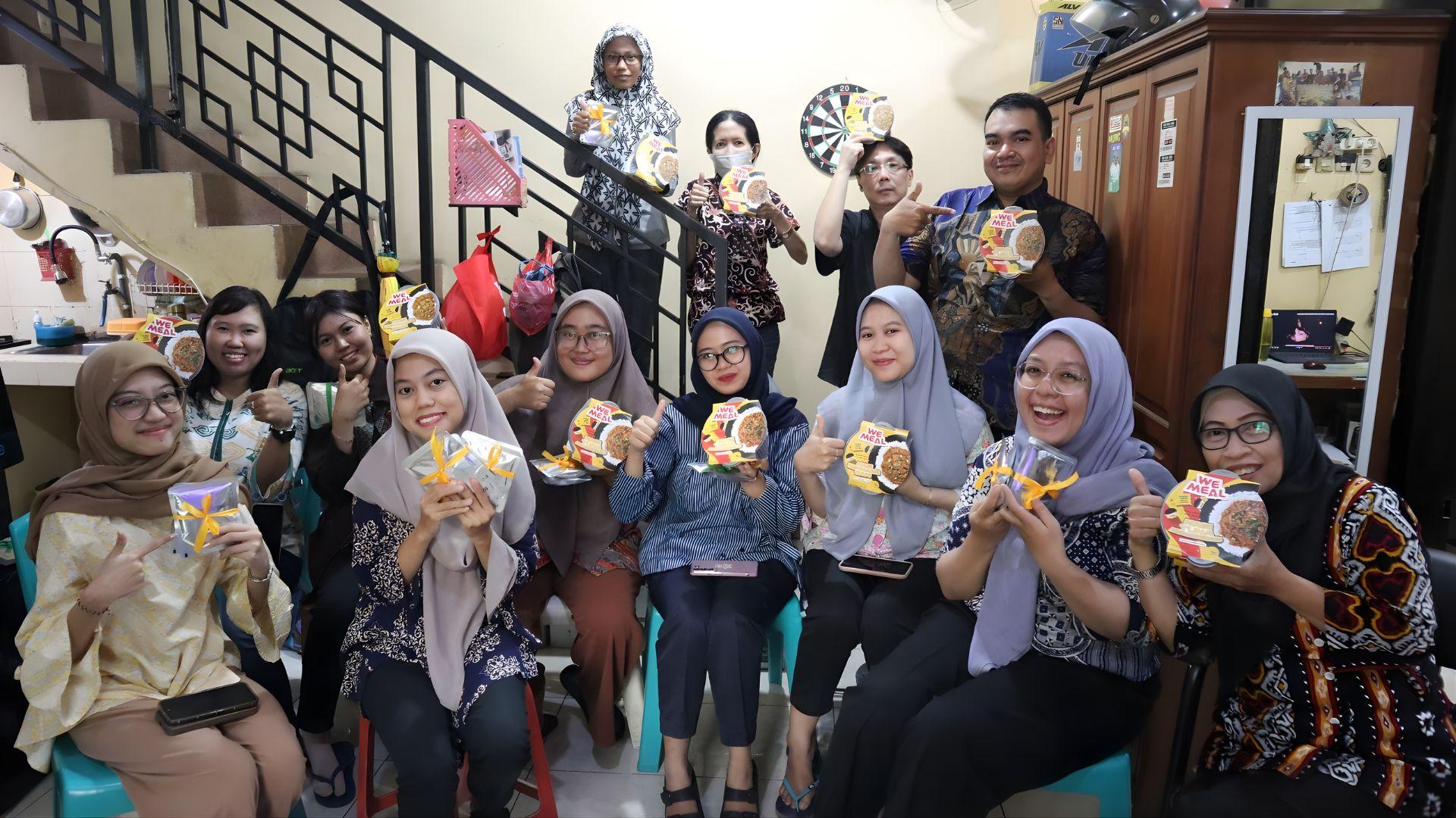 Tim Logistik Surabaya Suka Praktisnya WEMEAL