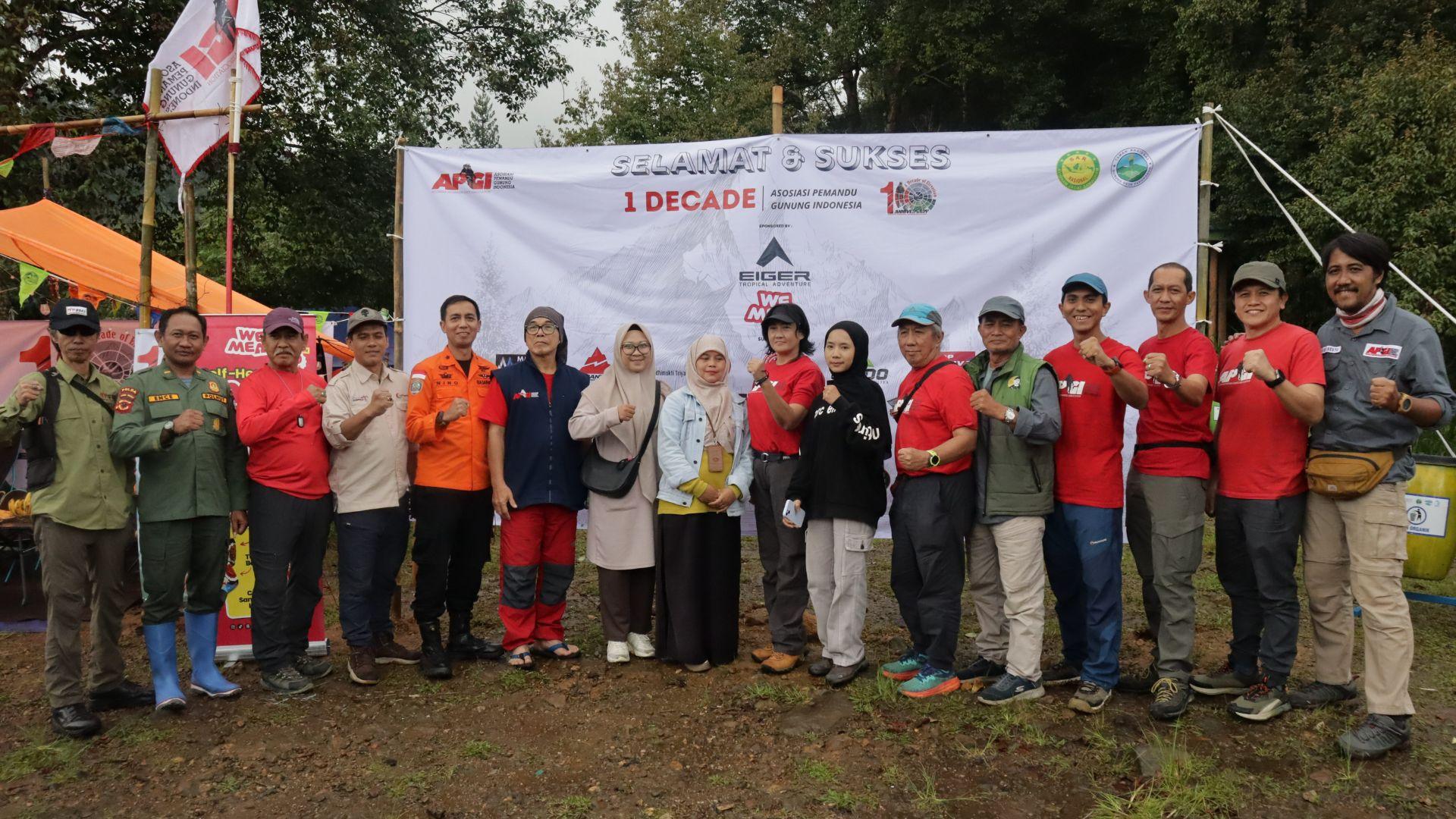 Hangatkan Satu Dekade APGI. WEMEAL Hadir di Mandalawangi, Sajikan Solusi Logistik Praktis!